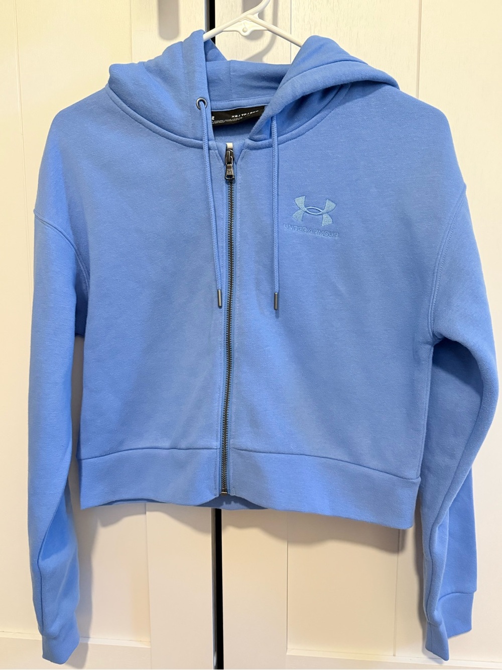 Under Armour Light Blue Zip Hoodie, size xs, excellent condition.